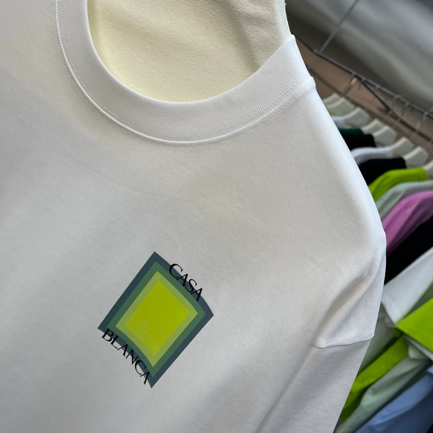 New Arrival Casablanca Casablanca Classic Series printed short-sleeved T-shirt for celebrities. It is made of Xinjiang long-staple cotton ~ grams. The color of the fabric is custom-dyed and will not shrink or fade. It feels comfortable and has a strong texture. A must-have for fashionable men and women, the Classic drop-shoulder wide version is available exclusively in In Stock! Color: White Black Green Pink Blue (5 colors) Size: S M L XL XXL
